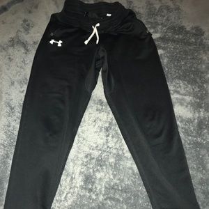 Boys Under Armor size 10/12 M athletic joggers